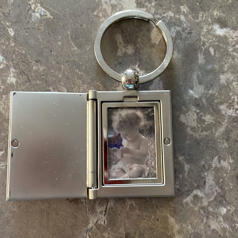 Keychain Locket - Picture 2 of 2